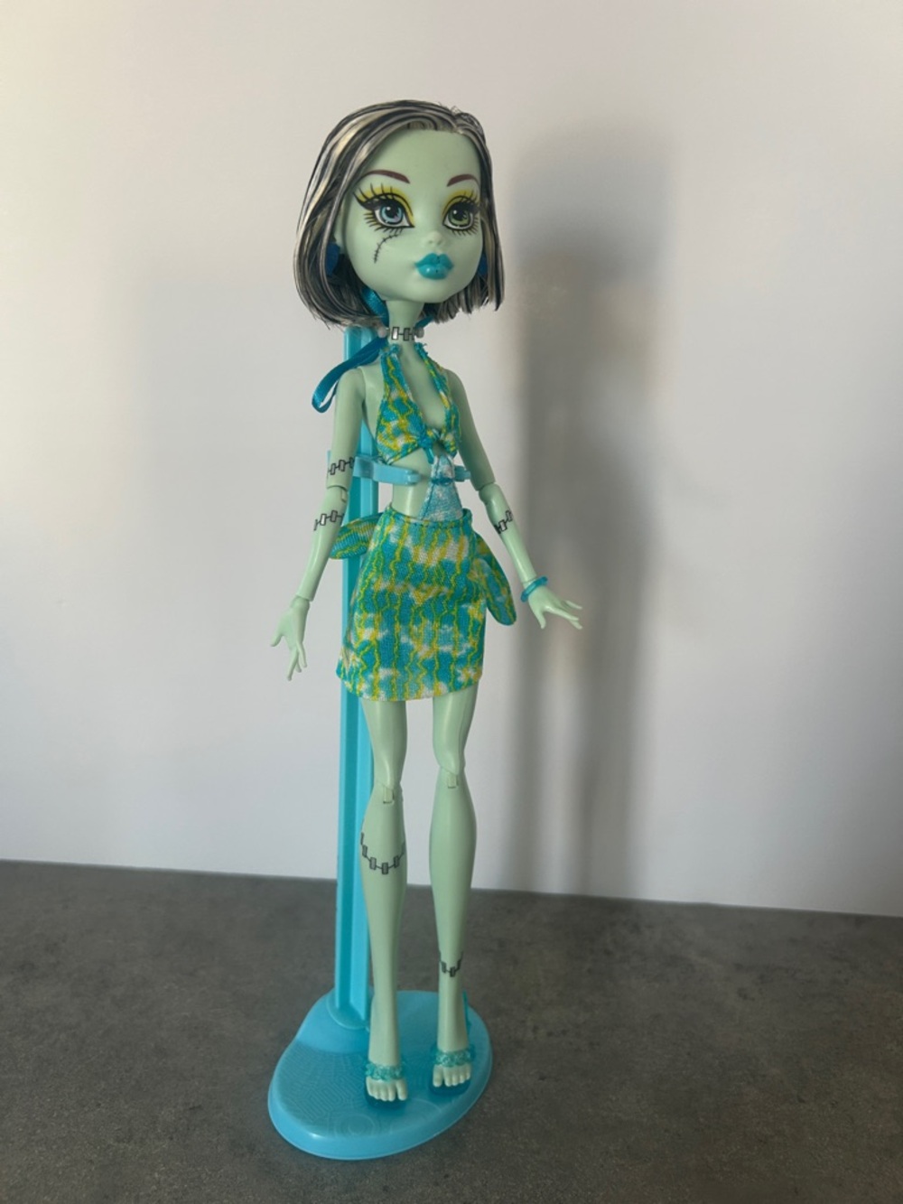 MONSTER HIGH DOLLS Frankie Stein Skull Shores (2011) G1